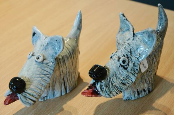 - a Ceramic by Heather Hunt, measuring 12 x 15 cm (H x W) £22